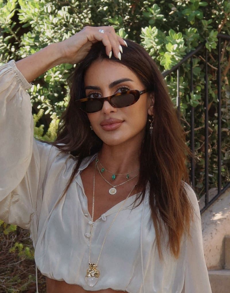Camila Coelho usando joias autorais Maria Dolores