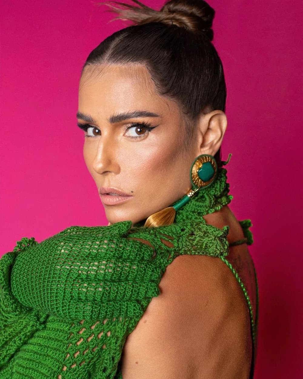 Deborah Secco usando joias autorais Maria Dolores